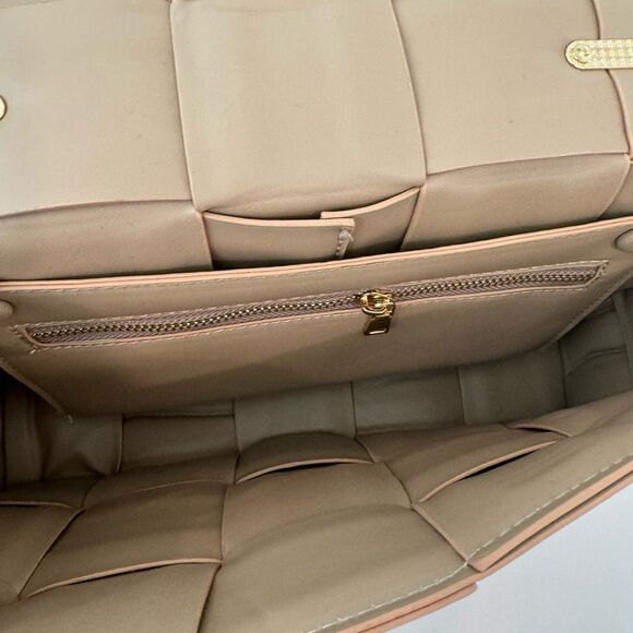 White Fox Beige Purse quilted look - Picture 7 of 7